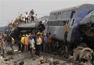 Hindistan da Tren Kazası: 61 Ölü